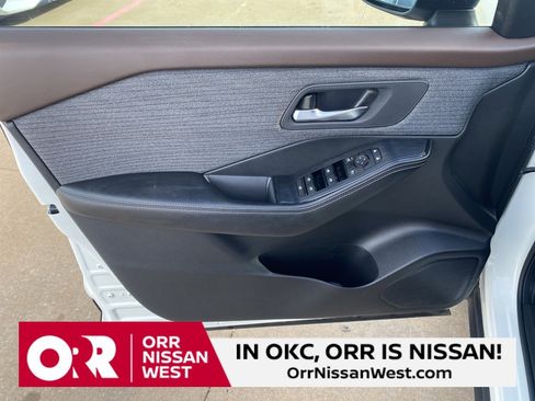 Used 2023 Nissan Rogue SV image 12