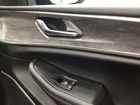 Used 2024 Jeep Grand Cherokee Limited w/ Black Appearance Package image 31