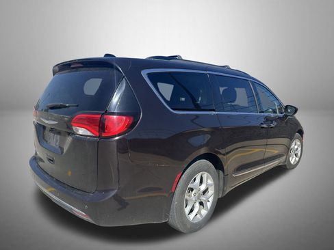 Used 2017 Chrysler Pacifica Touring-L w/ Tire & Wheel Group image 2