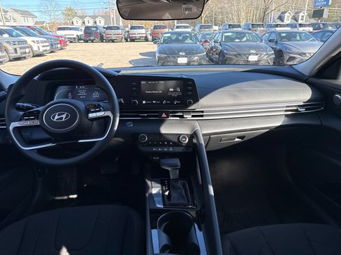 New 2026 Hyundai Elantra Hybrid FWD image 18