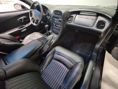 Used 2004 Chevrolet Corvette Coupe w/ Preferred Equipment Group image 13