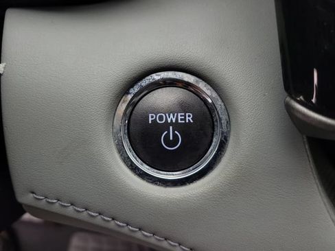 Used 2023 Toyota Highlander XLE FWD image 35
