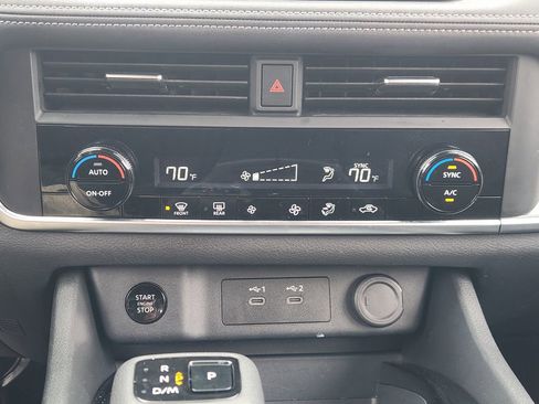 Used 2025 Nissan Rogue SV FWD image 18