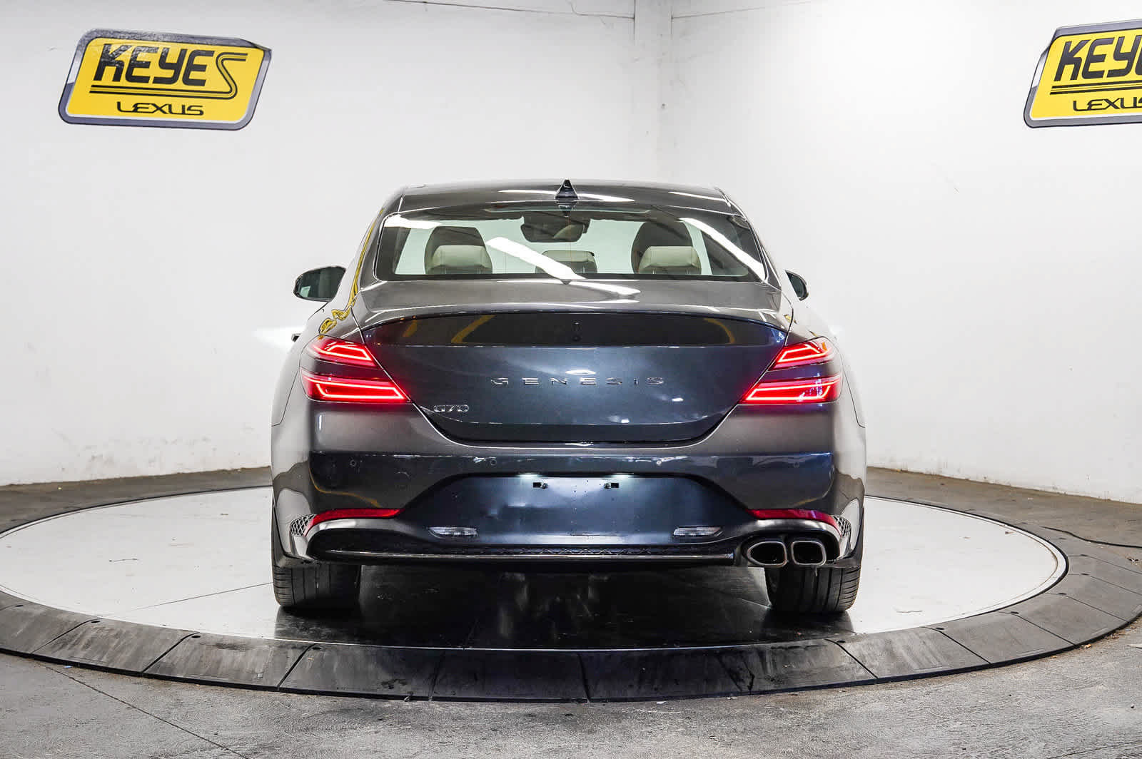 Used 2023 Genesis G70 2.0T w/ Sport Prestige Package RWD image 3