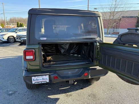 Used 2021 Jeep Wrangler Unlimited Sahara image 25