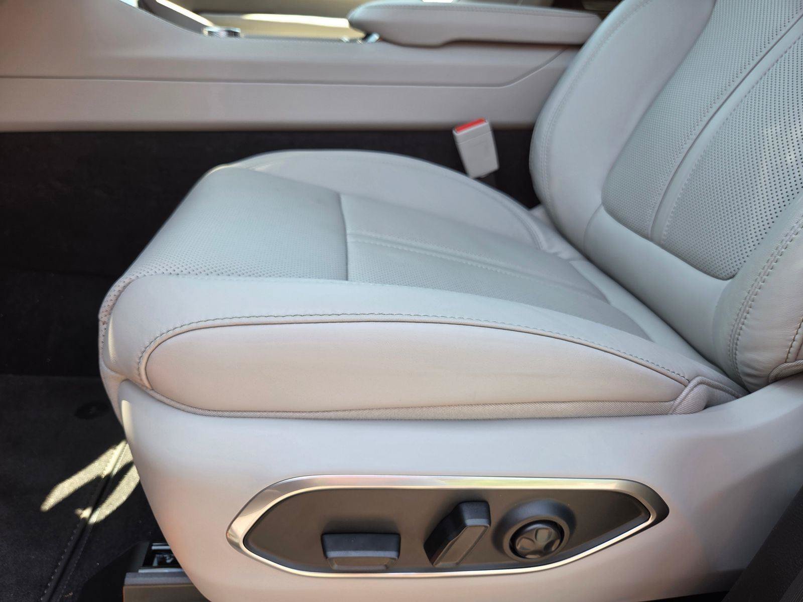 New 2026 Jeep Grand Wagoneer L Limited AWD/4WD image 16