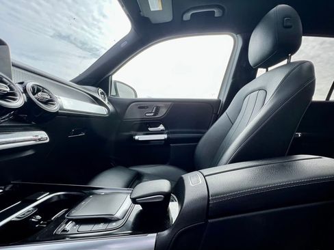 Used 2021 Mercedes-Benz GLB 250 4MATIC image 8