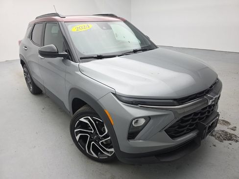 Used 2024 Chevrolet TrailBlazer RS w/ Convenience Package AWD/4WD image 2