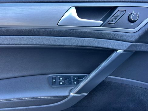 Used 2015 Volkswagen Golf TDI image 11