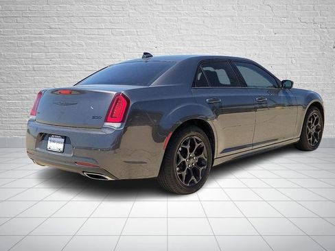 Used 2022 Chrysler 300 Touring L w/ Comfort Group AWD/4WD image 4