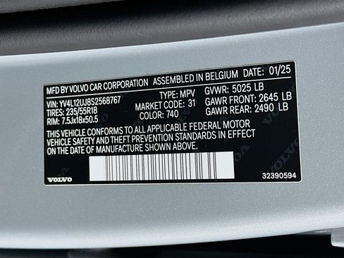 Used 2025 Volvo XC40 B5 Core image 12