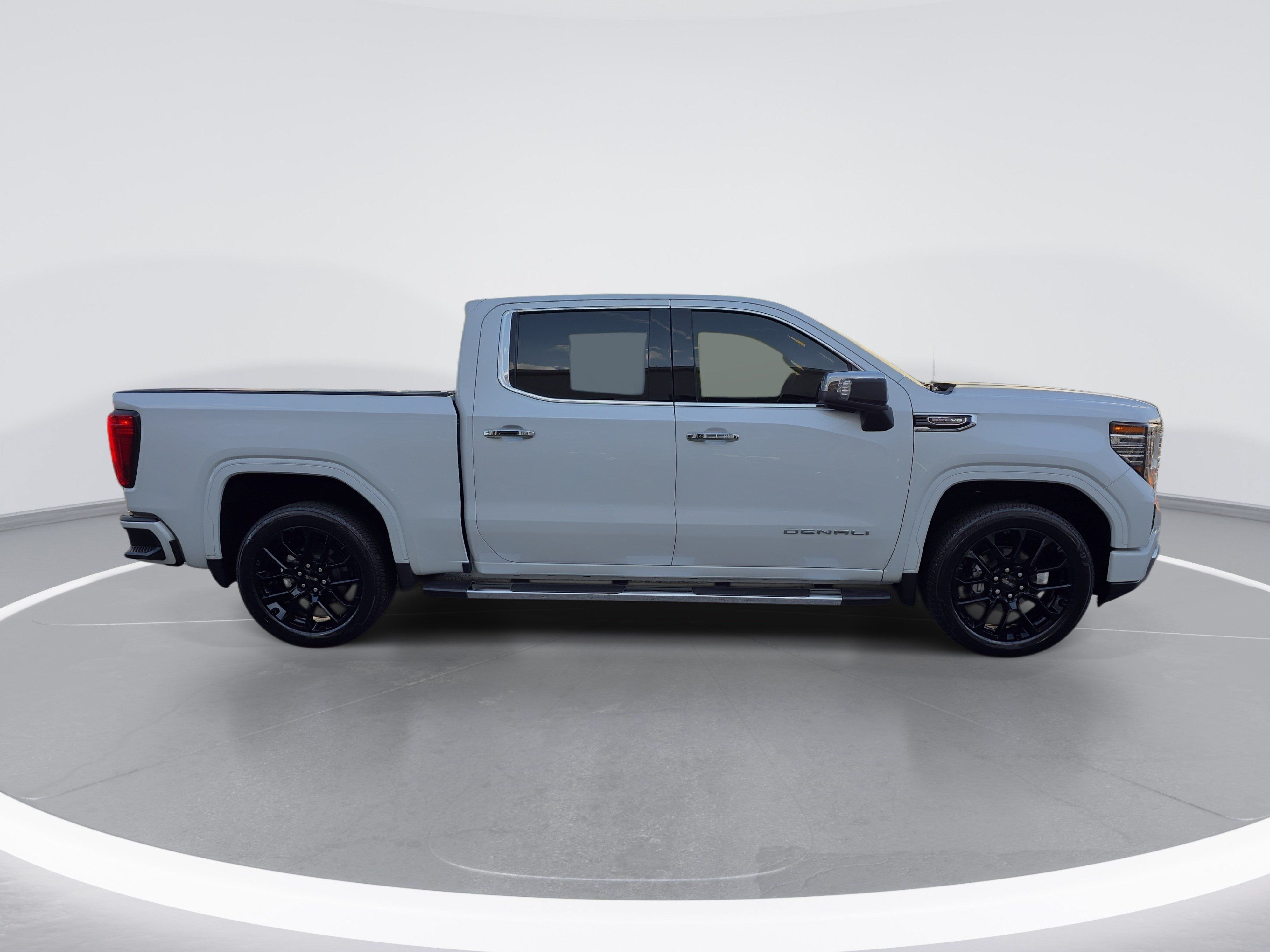 Used 2025 GMC Sierra 1500 Denali w/ Technology Package AWD/4WD image 2