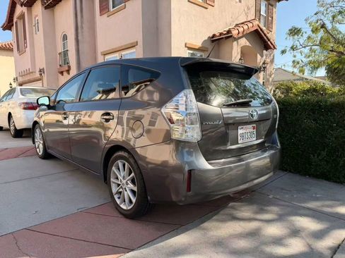 Used 2012 Toyota Prius V Five image 6
