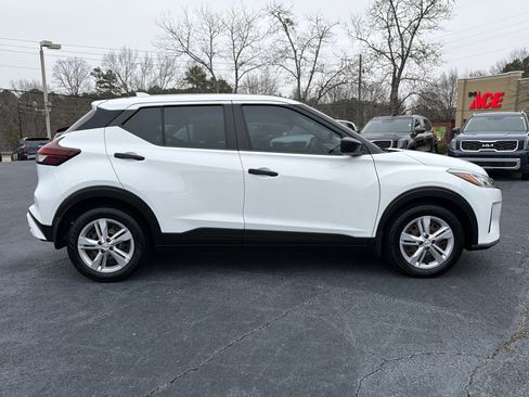 Used 2021 Nissan Kicks S image 8