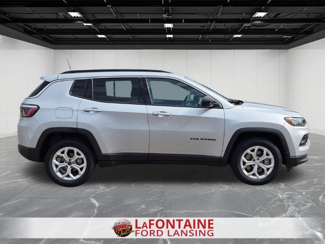Used 2024 Jeep Compass Latitude AWD/4WD image 6