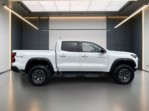 Used 2025 Chevrolet Colorado ZR2 w/ Technology Package AWD/4WD image 6