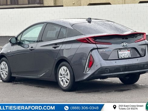 Used 2018 Toyota Prius Prime Advanced image 5