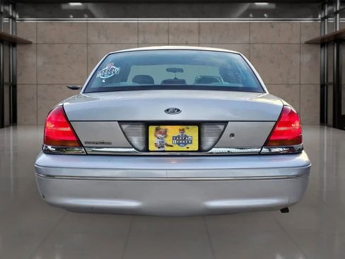 Used 2001 Ford Crown Victoria RWD image 8