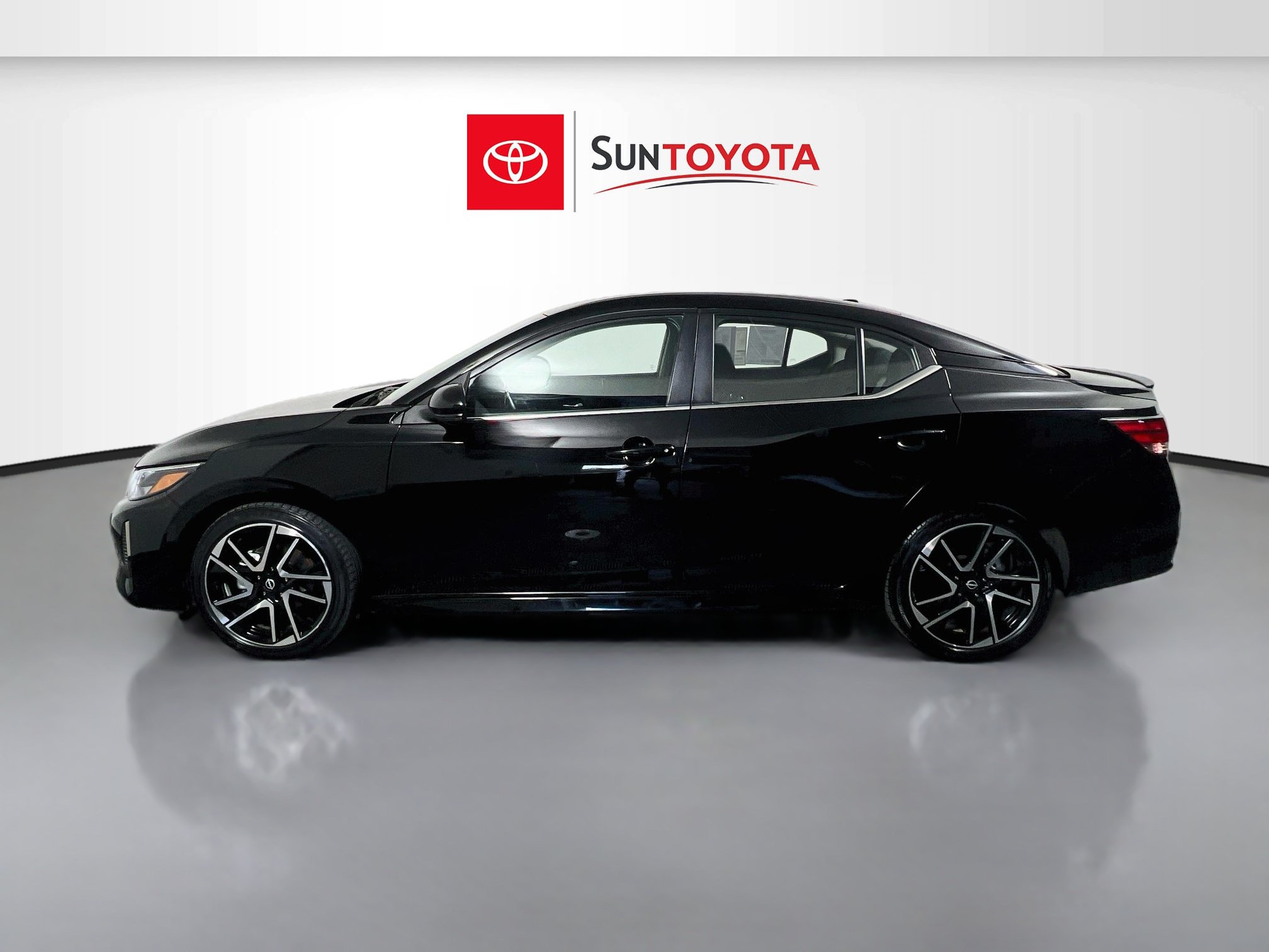 Used 2025 Nissan Sentra SR FWD image 7