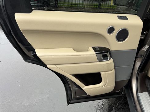 Used 2017 Land Rover Range Rover Sport HSE image 21