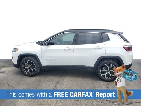 Used 2025 Jeep Compass Limited image 3