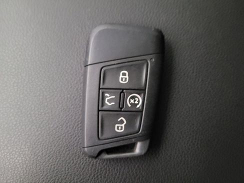 Used 2023 Volkswagen Tiguan SE w/ Panoramic Sunroof Package FWD image 32