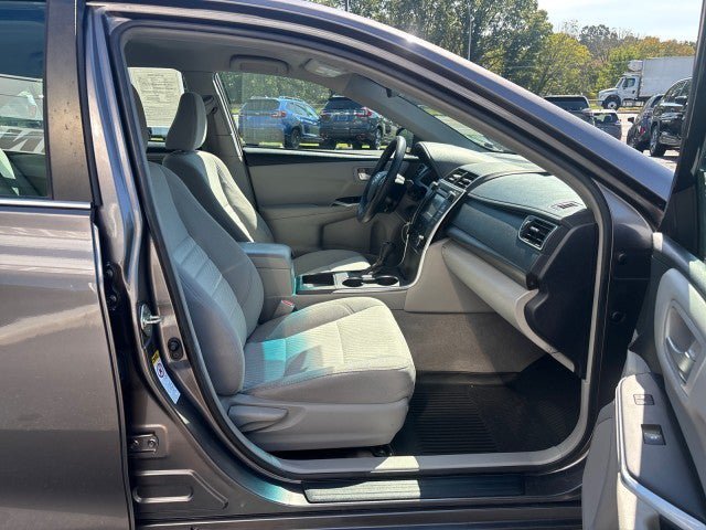Used 2017 Toyota Camry LE FWD image 46