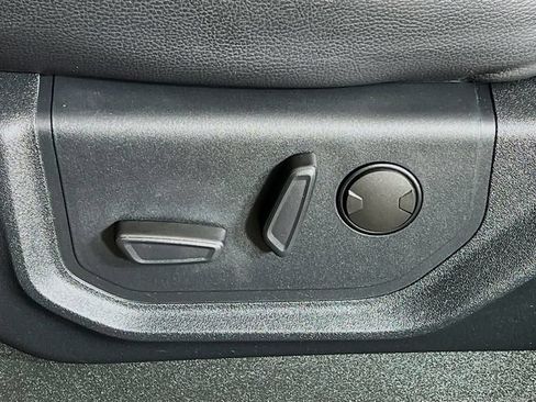 Used 2020 Ford Expedition XLT w/ Equipment Group 201A AWD/4WD image 11