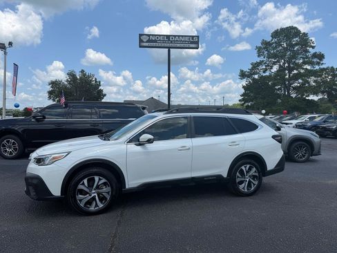 Used 2022 Subaru Outback Limited AWD/4WD image 1