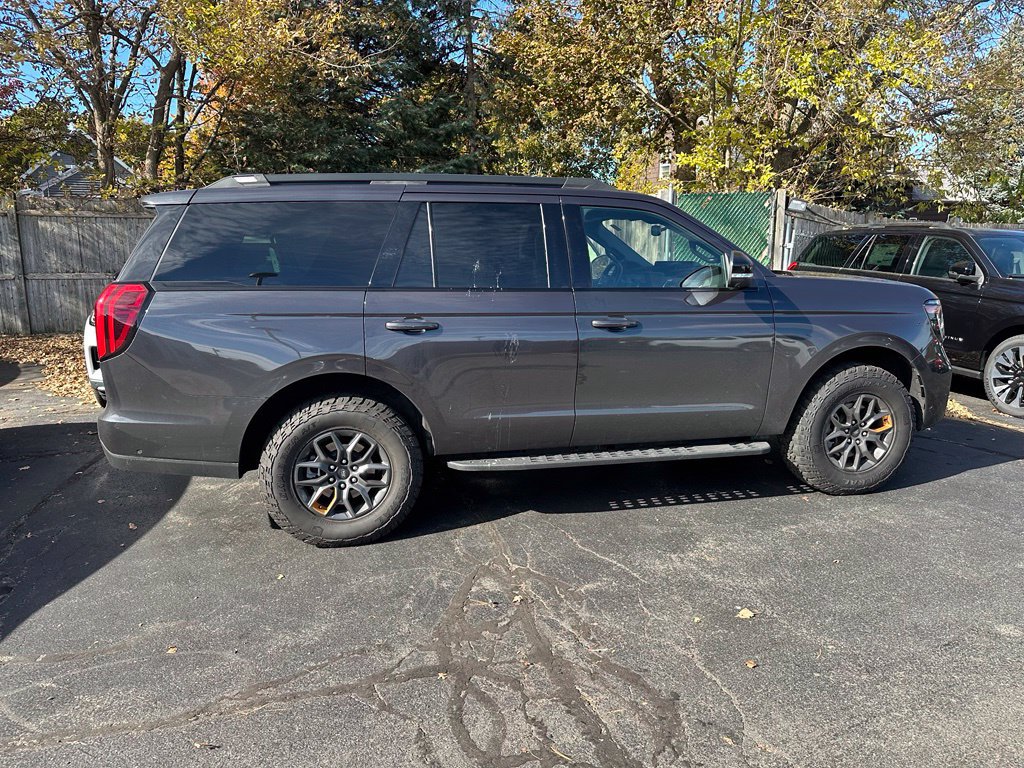 Used 2025 Ford Expedition Tremor AWD/4WD image 4