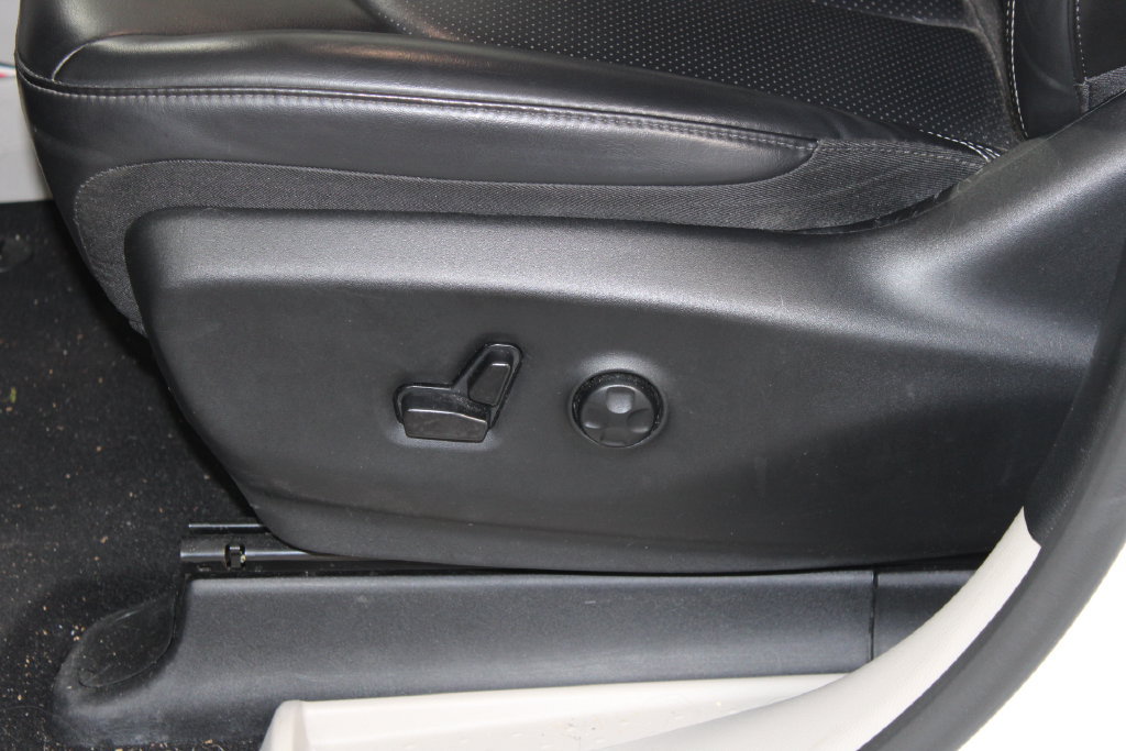 Used 2023 Chrysler Pacifica Touring-L FWD image 16