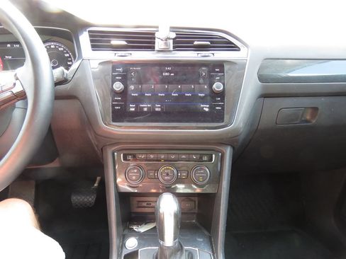 Used 2018 Volkswagen Tiguan SEL Premium AWD/4WD image 26