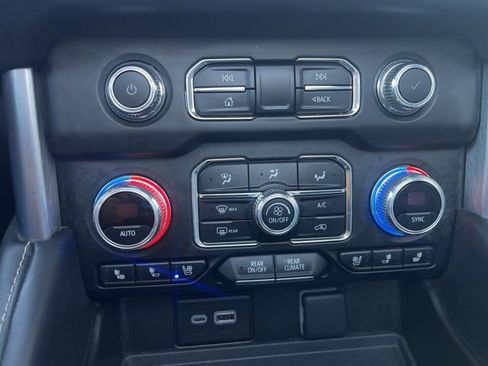 Used 2023 GMC Yukon XL SLT w/ SLT Premium Package image 16