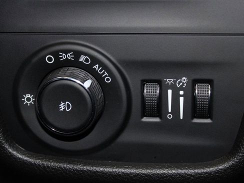 Used 2023 Jeep Grand Cherokee Limited image 44