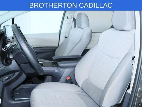 Used 2024 Toyota Sienna LE AWD/4WD image 20