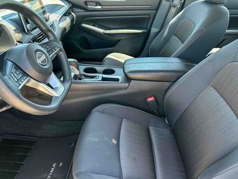 Used 2025 Nissan Altima 2.5 SV FWD image 13