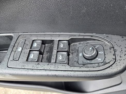 Used 2022 Volkswagen Taos SE image 25