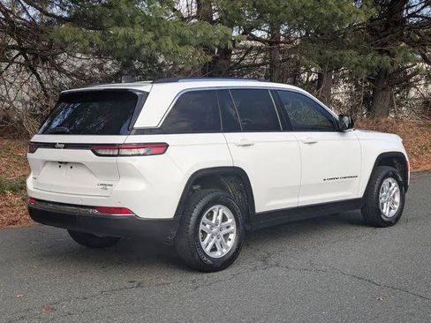Certified 2023 Jeep Grand Cherokee Laredo AWD/4WD image 5