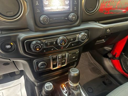 Used 2020 Jeep Gladiator Sport AWD/4WD image 25