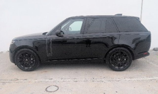Used 2025 Land Rover Range Rover SE AWD/4WD image 3