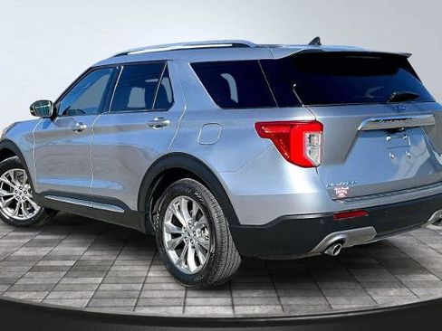 Certified 2022 Ford Explorer Limited w/ Equipment Group 301A image 2