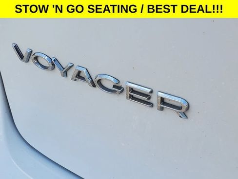 Used 2023 Chrysler Voyager LX FWD image 6