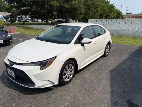 Used 2022 Toyota Corolla LE FWD image 2