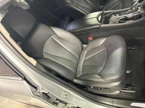 Used 2019 Buick Envision Essence image 25