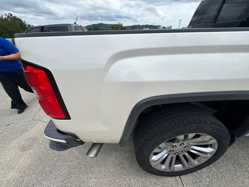 Used 2015 GMC Sierra 1500 SLT w/ All-Terrain Package AWD/4WD image 12