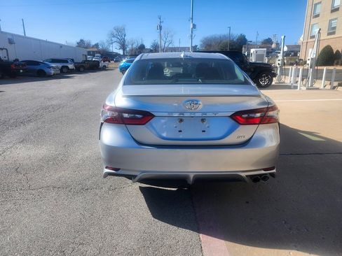 Used 2024 Toyota Camry SE image 4