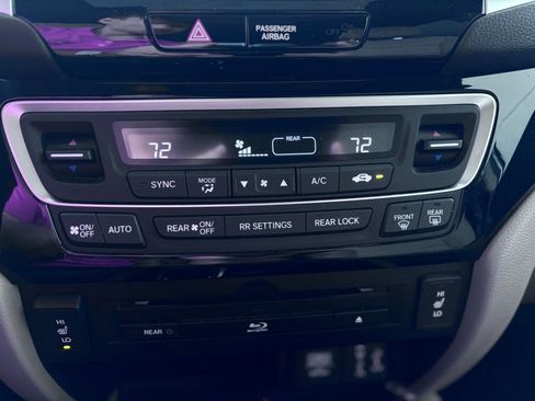 Used 2018 Honda Pilot Touring image 30