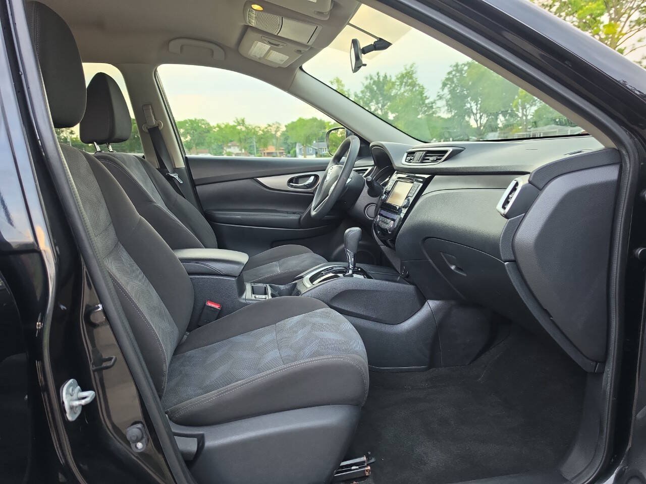 Used 2016 Nissan Rogue SV w/ SV Premium Package AWD/4WD image 28