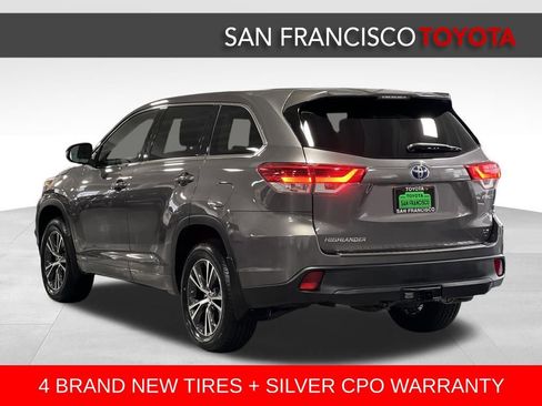 Certified 2017 Toyota Highlander LE image 3