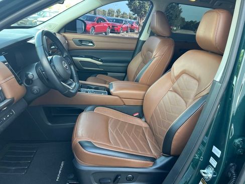 Used 2024 Nissan Pathfinder Platinum w/ Cargo Package FWD image 24